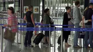 Dużo pasażerów na lotnisku