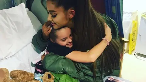 Ariana Grande sprawiła niespodziankę swoim fankom, które wciąż przebywają w szpitalu 