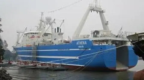 "Athena" płonie u wybrzeży Anglii
