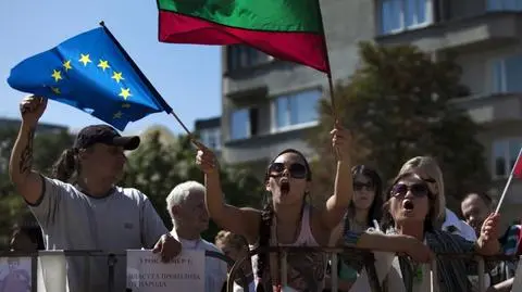 Pomidorami i papierem toaletowym w posłów. Paraliż w centrum Sofii 