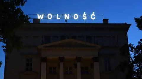 Poznań: Neon "Wolność". Rocznica wyborów 4 czerwca