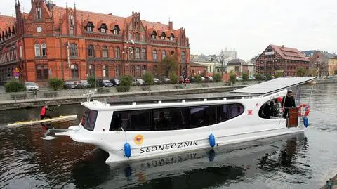 Tramwaj napędzany październikowym słońcem