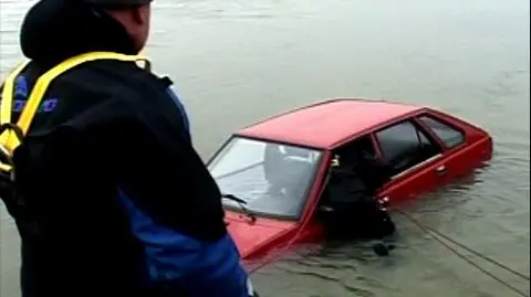 Polonez spadł z promu do rzeki