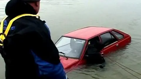 Polonez spadł 
z promu