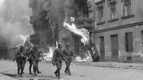 Powstanie w warszawskim getcie. Zdjęcie z raportu Jürgena Stroopa, przygotowanego dla Heinricha Himmlera w 1943 roku