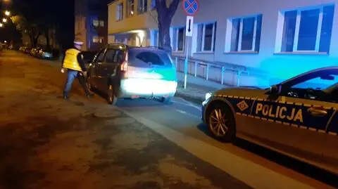 Łódź: dwulatek mówił mamie przez telefon, że tata śpi za kierownicą