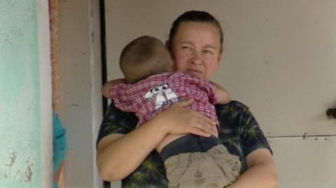 Kobieta od 5 lat czeka na mieszkanie, sama szuka pustostanów
