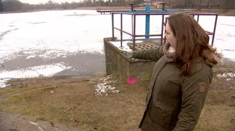 Krzyś wracał ze szkoły. "Poślizgnął się, lód pękł. Zapadał się"