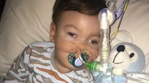 Alfie Evan ma niespełna dwa lata