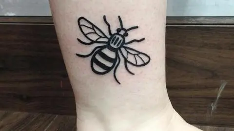 Uhonorowali ofiary ataku w Manchesterze specjalnymi tatuażami