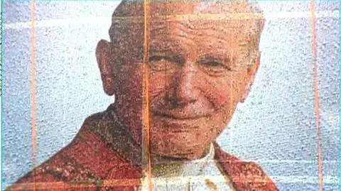 Relikwiarz pokazano, relikwia tajemnicą