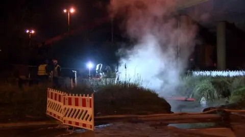 Naprawa pękniętej rury ciepłowniczej trwała całą noc