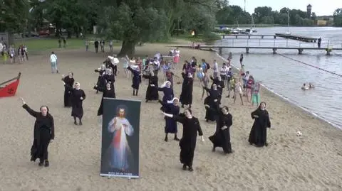 Zakonnice tańcem zapraszają na ŚDM