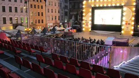 Pustki w strefie, knajpy liczą straty