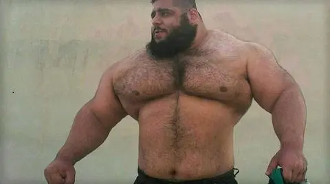 Irański Hulk chce iść na front