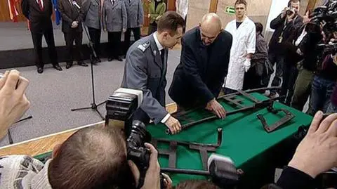 Policja oddała muzeum napis "Arbeit macht frei"