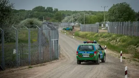 Węgry zbudowały na granicy ogrodzenie (Materiał "Faktów z Zagranicy" TVN24 BiS z 15.05.2017 r.)