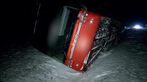 Autokarem jechały 24 osoby