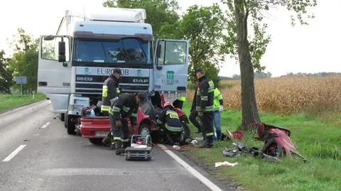 Wypadek między Wrocławiem i Oławą. 
Jedna osoba nie żyje