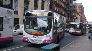 Nastolatkowie mieli wsiąść z maczetą do autobusu
