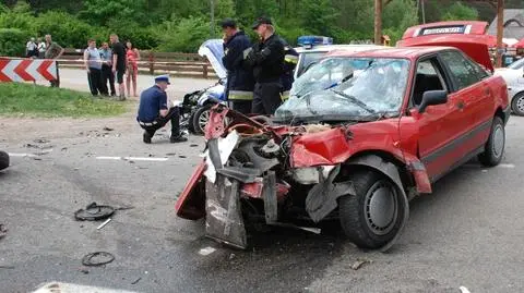 Pijany uciekał przed policją, 
wjechał w inny radiowóz