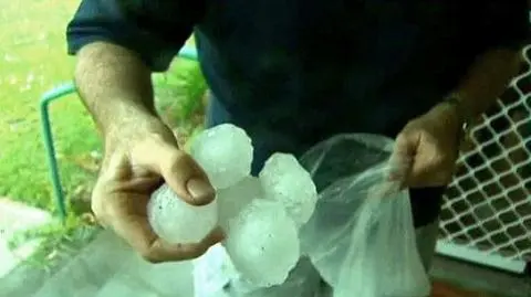Jak piłki golfowe z nieba