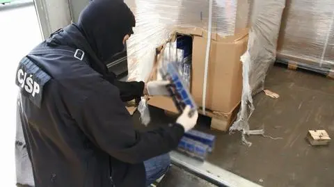 Celnicy przejęli 17 mln papierosów. Miały trafić do Wielkiej Brytanii