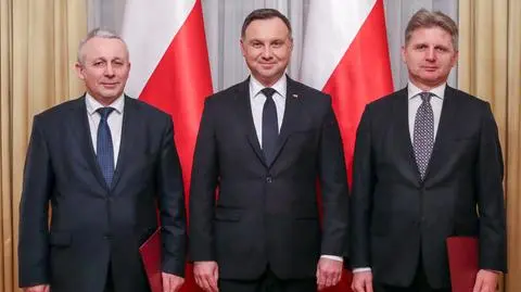 President Andrzej Duda with Zdzisław Sokal (left) and Cezary Kochalski (right)