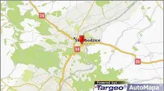 18.11|  100 osób ewakuowano, a 12 osób przewieziono do szpitala -  w Świebodzicach (woj. dolnośląskie) w jednym z zakładów ulatniał się tlenek węgla.