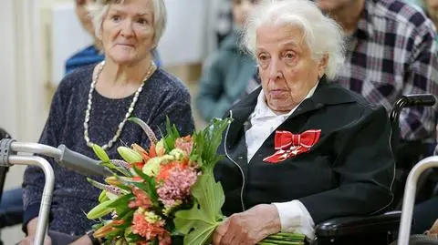 Anna Wołowska z Krzyżem Komandorskim Orderu Odrodzenia Polski