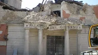 Zniszczenia po trzęsieniu ziemi sprzed trzech lat
