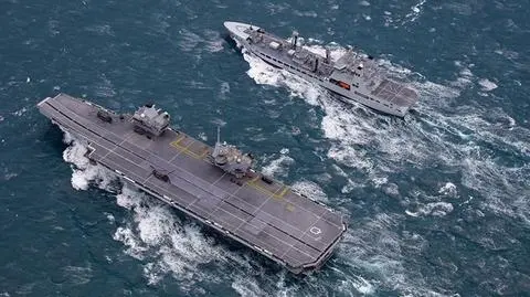 Lotniskowiec HMS Queen Elizabeth na próbach. Nagranie z Atlantyku