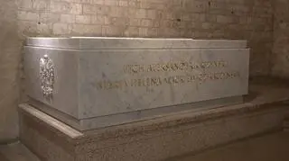 Sarkofag Lecha i Marii Kaczyńskich na Wawelu