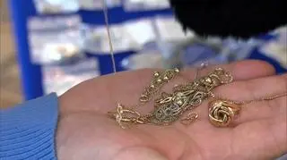 Plaga kradzieży damskiej biżuterii