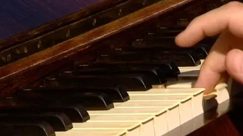 Chciał sprzedać pianino, może posiedzieć