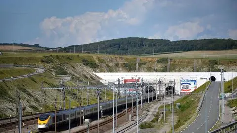Eurotunnelem pieszo na Wyspy. Sudańczyk dostał azyl