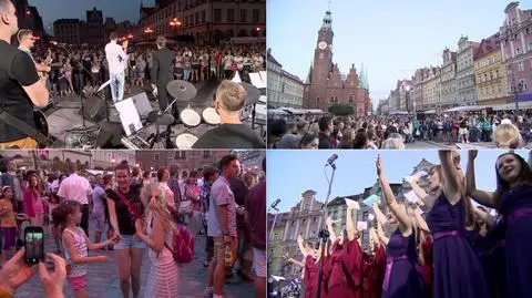 "We will rock you" i "YMCA". 
Śpiewał i tańczył cały rynek