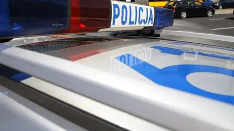 Martwy 24-latek na drodze. Policja szuka świadków