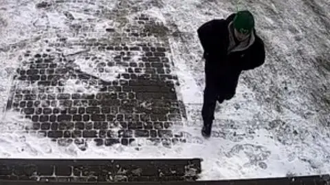 Banino: Uciekł z koszykiem z zakupami. Ekspedientkę zaatakował gazem
