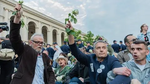 Władysław Frasyniuk blokował czerwcową miesięcznicę na Krakowskim Przedmieściu