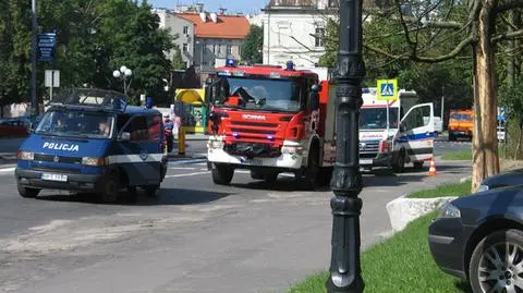 Z granatem autobusem na komendę. Ewakuacja 
