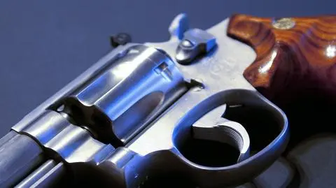 Kara za sypianie z bronią