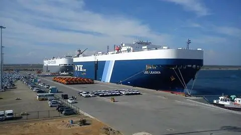 Port w Hambantocie powstawał za za rządów byłego prezydenta Sri Lanki Mahinda Rajapaksy, który zacieśniał kontakty z Chinami