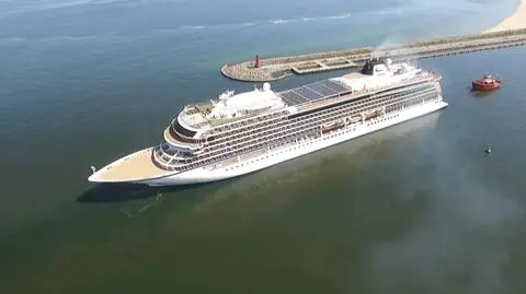 Gdańsk: wpłynięcie i cumowanie wycieczkowca Viking Sky