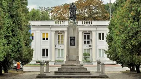 Mielec. Katarzyna Pełczyńska-Nałęcz odrzuca oskarżenia ws. pomnika