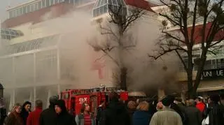 Z klubu wydobywał się gęsty dym