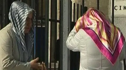 Chusty zakazane, sprawa nadal dzieli Turków