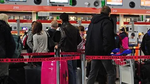 Nad Okęciem znów mgła