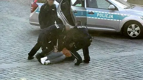 Patryk H. nagrywał zatrzymanie Igora Stachowiaka. Później został oskarżony o atak na policjantów