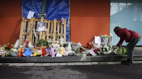 Przed wejściem do żłobka w Dendermonde zapalano znicze i składano kwiaty